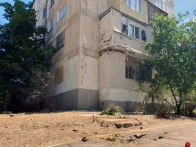 На Херсонщині внаслідок російських обстрілів поранені четверо дорослих та троє дітей, ще двоє працівників ДСНС травмувалися через підрив на міні