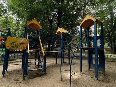 У Черняхові можуть знести дитячий майданчик заради парковки для місцевої влади