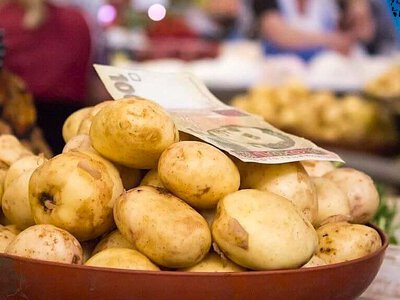 Рынки в Харьковской обл завалены молодым картофелем: Но цены высокие