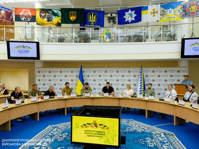 На Дніпропетровщині ветерани та батько загиблого захисника отримали сертифікати на придбання житла