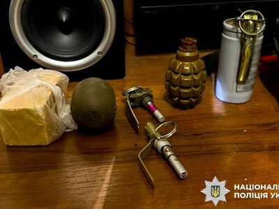 У Рівному судитимуть чоловіка, який пограбував державну установу та зберігав гранати