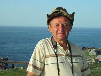 Мед із “кислинкою”, що здивував Ющенка, та чарівні кришечки: бджоляр із Вилкового розповів про крафтові скарби дельти Дунаю