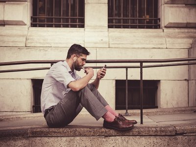 Повербанки можуть добити батарею смартфона: які три ризики приховують зарядки