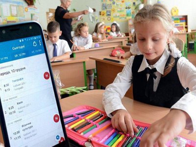 Електронні щоденники та гроші: що чекає школи Києва