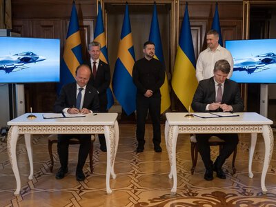 Україна та Швеція уклали угоду про закупівлю 16 винищувачів Gripen
