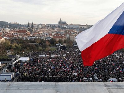 В одній з країн ЄС запропонували позбавити Зеленського ордена за прикладом Польщі