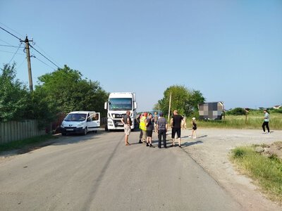 На Прикарпатті люди шість годин блокували дороги через жахливий стан траси