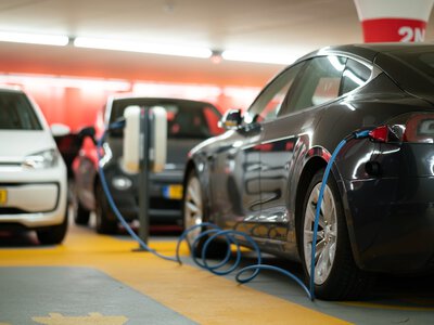 Спека з’їдає заряд: водіям електромобілів назвали головну літню проблему
