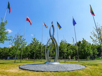 У Бучі встановили пам’ятний знак «Вогонь надії» для полонених і зниклих безвісти