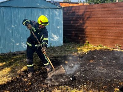 На Вінниччині горіли будинки, автівки та сухостій