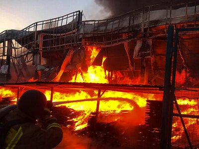 Окупанти атакували безпілотниками будівельний супермаркет на Миколаївщині: магазин вигорів ущент