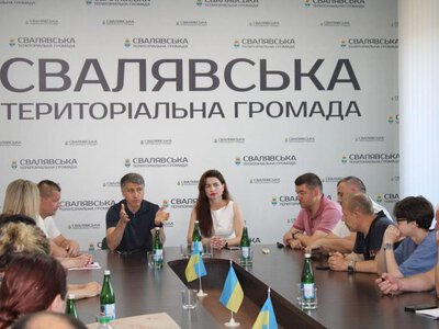 Голова Закарпатської ОВА зустрівся з ВПО, які постраждали внаслідок пожежі у Сваляві