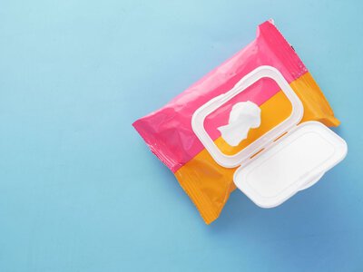 В популярній країні забороняють продаж вологих серветок: ось в чому причина