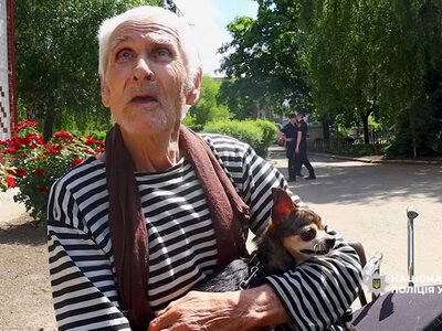 З Дружківки евакуювали літнє подружжя, чоловіка з інвалідністю, 88-річну жінку і маленьку собачку