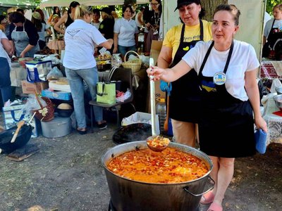 Схід і Захід залишаються разом і йдуть на рекорд