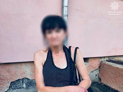 У центрі Рівного 50-річна жінка мала при собі ймовірні наркотики