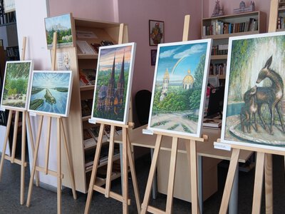 Симфонія барв та текстур: у Кам’янському відкрилася персональна виставка Олени Фішбейн