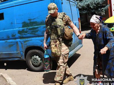 З Дружківки «Білі Янголи» евакуювали чотирьох маломобільних людей та чихуахуа Марусю