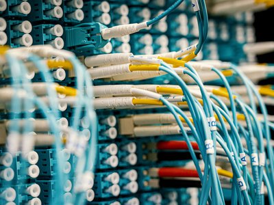 У Китаї протестували оптоволокно зі швидкістю 51,3 Тбіт/с