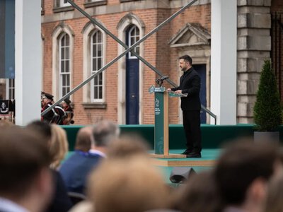 Зеленський терміново перервав візит до Ірландії та попередив українців про підготовку масованого удару рф
