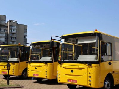 6 нових шкільних автобусів передали навчальним закладам Волині