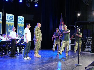 123-та бригада ТрО відзначила восьму річницю: у Миколаєві нагородили захисників та вшанували пам'ять загиблих Героїв