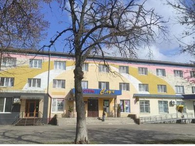 У Сарнах повторно виставили на аукціон більшу частину готелю
