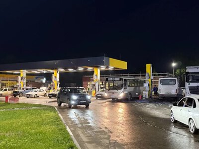 У Кремлі заперечують паливну кризу, попри багатогодинні черги на АЗС