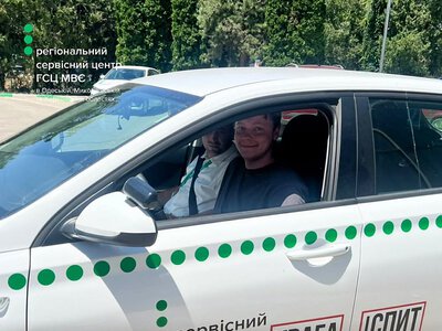 Спека допомогла впоратися з хвилюванням: у МВС розповіли як кандидат на права з 9-ї спроби склав іспит