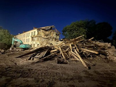 У Києві призупинили будівництво 25-поверхівки біля історичного училища зв’язку на Печерську