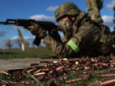 У селі Ізмаїльського району військовий після наїзду на нього відкрив вогонь по автівці та поранив водія
