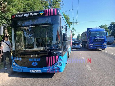 Mersedes врізався у тролейбус у Миколаєві