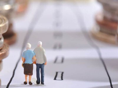 Офіційна робота на пенсії: які виплати втрачають українці та чому це важливо враховувати