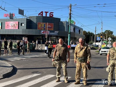 У центрі Кременчука поліцейський автомобіль проїхав під час хвилини мовчання