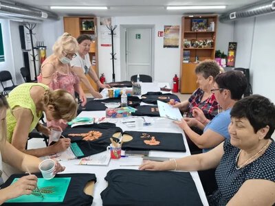 У Херсоні Центр життєстійкості провів арттерапію та лекцію про Конституцію