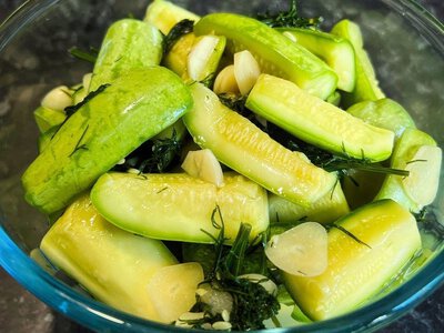 Маринуємо кабачки за годину: рецепт улюбленої закуски літа