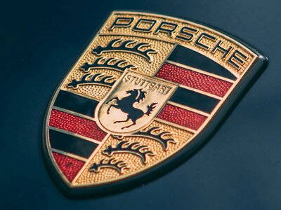 Після ракетної атаки на Київ пошкоджений дилерський центр Porsche