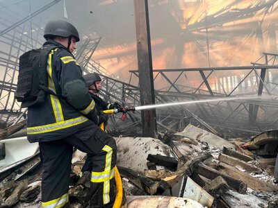Масована атака на Київщину: семеро постраждалих, пошкоджені будинки, гуртожиток і автосалон