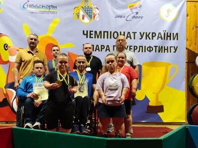 Тріумф на чемпіонаті України з пара пауерліфтингу: рівненські спортсмени вибороли 14 медалей