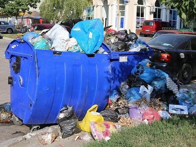 У Вознесенську затримки з вивезенням сміття: з ладу вийшли два з трьох сміттєвозів
