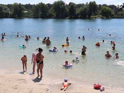 Рекордна спека в Чернігові: як містяни відпочивають на Земснаряді та чого бракує пляжу (Відео)