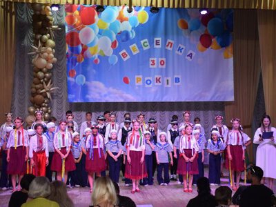 Три десятиліття на сцені: у Нових Санжарах грандіозним концертом відзначили 30-річчя танцювального колективу «Веселка»