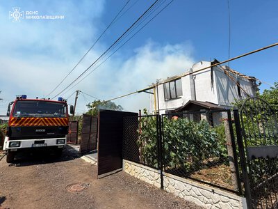 У Миколаєві рятувальники показали, як гасили пожежі після обстрілів (ФОТО, ВІДЕО)