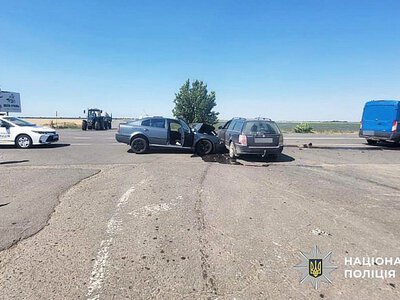 ДТП із 3 автомобілями на трасі Миколаїв — Херсон: загинув водій, є постраждалі