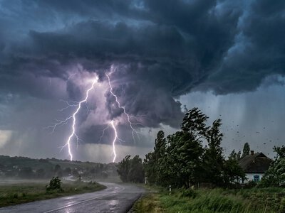 Вслід за спекою на Житомирщину можуть прийти шквали та грози