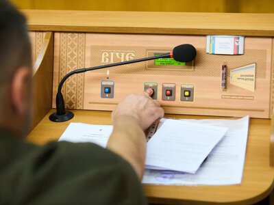 Мільйони для ЗСУ, реформа освіти та небайдужий франківець: чергова сесія Івано-Франківської міської ради￼