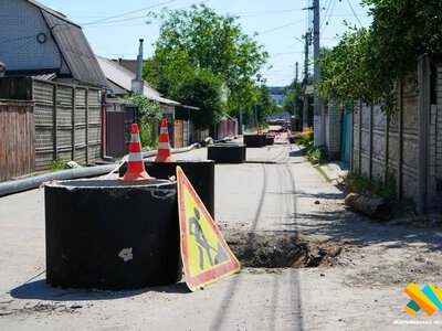 У Житомирі на Селецькому будують каналізацію: облаштовують 17 колодязів і бурять під землею