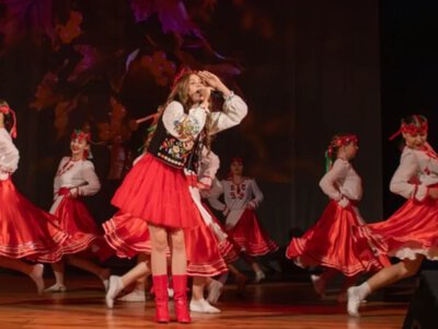 У Луцьку відбувся звітний концерт «З Україною в серці!» творчих колективів центру «Красне»