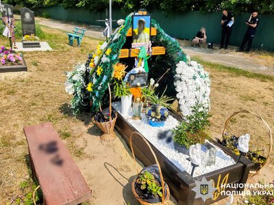На Рівненщині осквернили могилу загиблого захисника України: поліція розшукує зловмисника