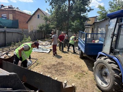 У Харкові усувають наслідки удару семи КАБів та інших “прильотів” (фото)